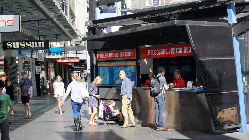 Melbourne visitor booth, nơi khách du lịch được phát bản đồ và chỉ dẫn tận tình, miễn phí 